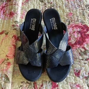 Munro Black Crisscross Sandals